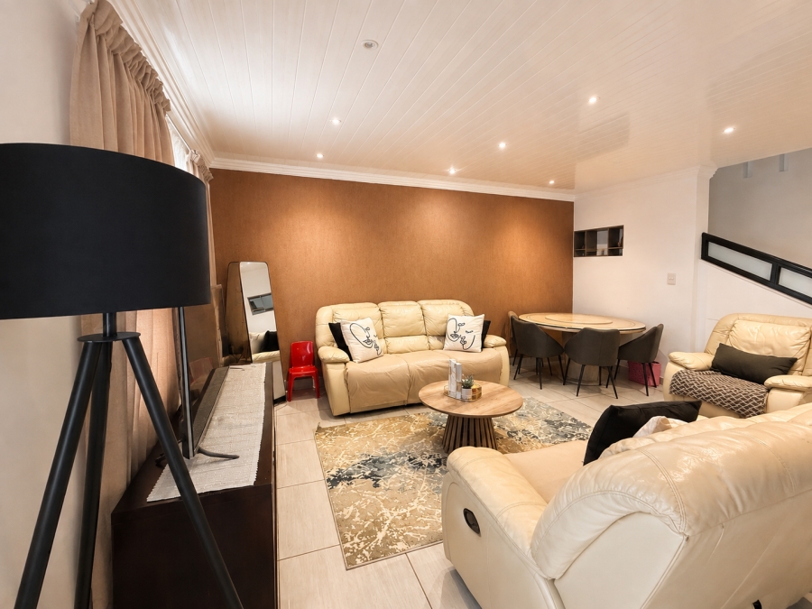 3 Bedroom Property for Sale in Dobson Western Cape